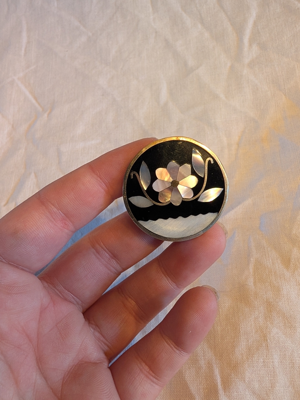 2/40$ Vintage Mother-of-Pearl Floral Round Brooch in Black and Silver